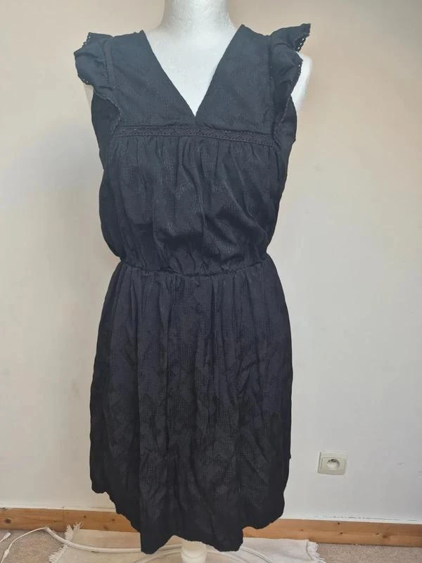 Kiabi Robe noire à volants et détails ajourés 36